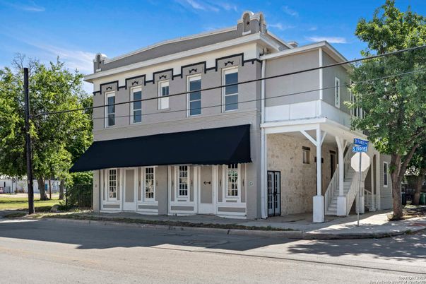 Exterior, Facade, American Foursquare