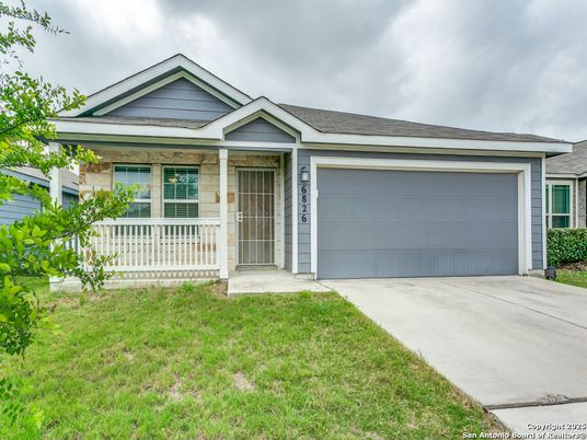 Attached, Exterior, Facade, American Craftsman
