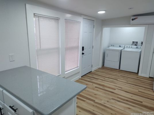 Interior, Recessed Lighting, Washer, Wood Texture Flooring