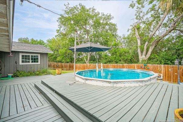 Exterior, Pool