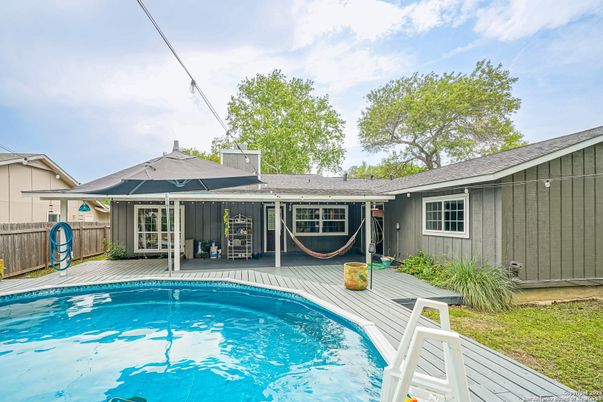 Exterior, Pool