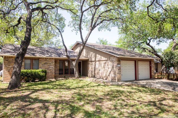 Attached, Exterior, Facade, Brick Facade, Ranch