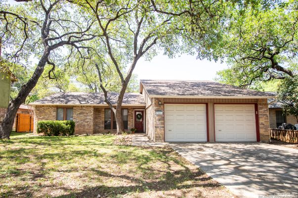 Attached, Exterior, Facade, Brick Facade, Ranch