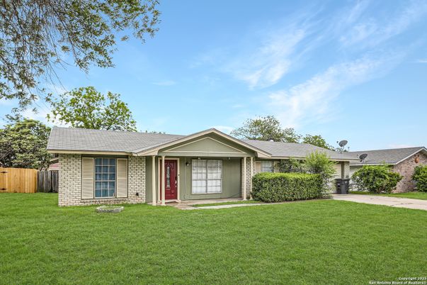 Backyard, Exterior, Facade, Brick Facade, Ranch