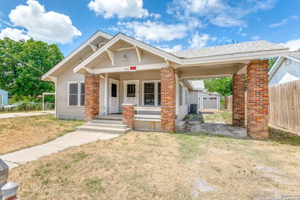 Exterior, Facade, Brick Facade, American Craftsman