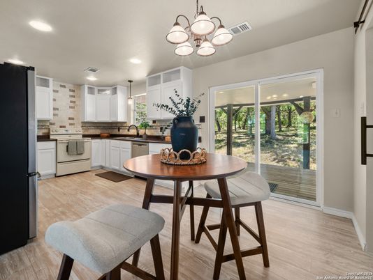 Dining room, Interior, Kitchen, Pendant Lights, Recessed Lighting, Wood Texture Flooring