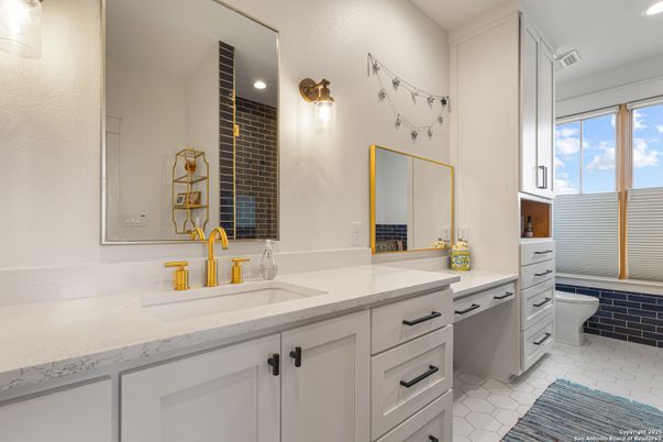 Bathroom, Dual Sink Vanities, Interior, Recessed Lighting
