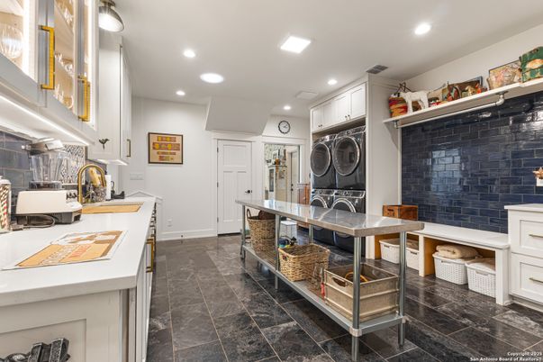 Interior, Kitchen, Recessed Lighting, Washer