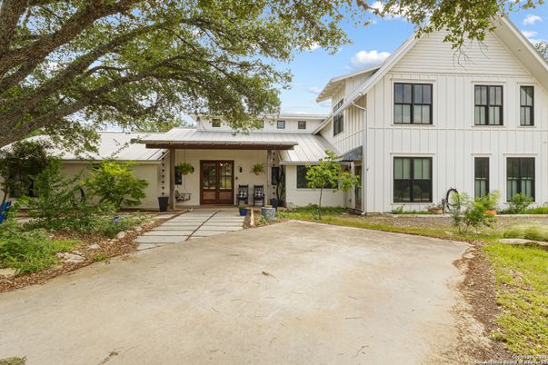 Backyard, Exterior, Facade, Farmhouse