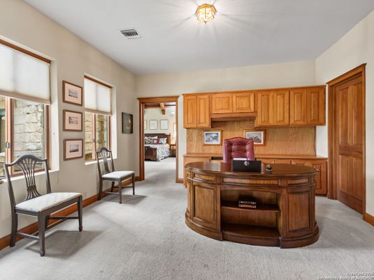 Home Office, Interior