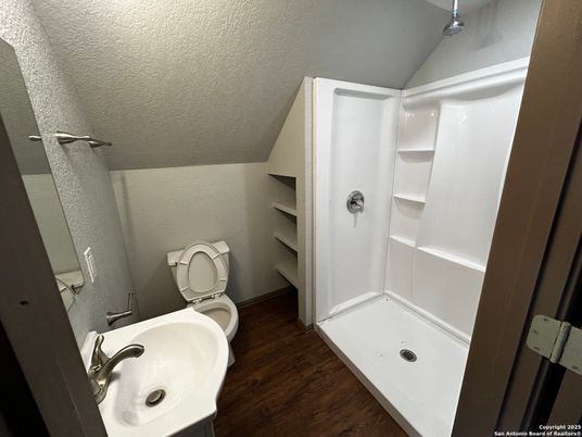 Bathroom, Interior, Walk-in Closets, Wood Texture Flooring