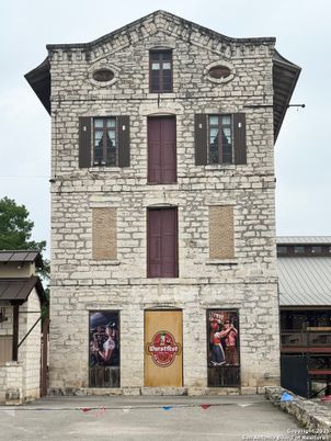 Exterior, Facade, Rowhouse