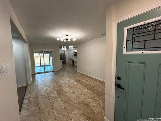 Empty room, Interior