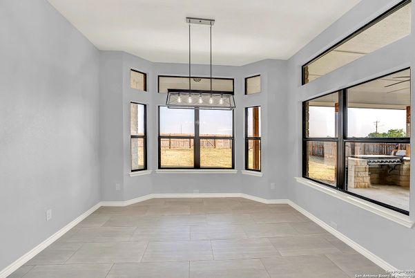 Empty room, Interior, Pendant Lights