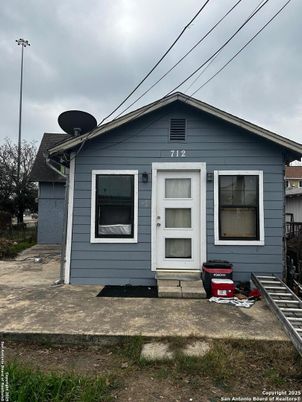 Exterior, Facade, None