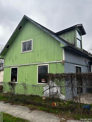 Exterior, Facade, Farmhouse