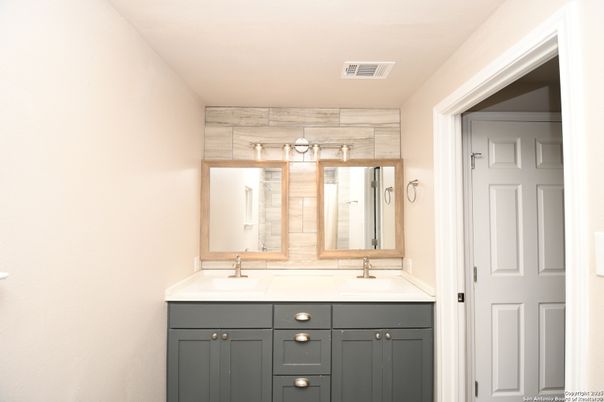 Bathroom, Dual Sink Vanities, Interior