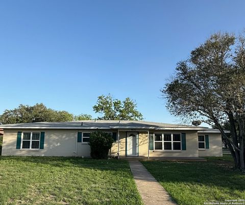 Backyard, Exterior, Facade, Ranch