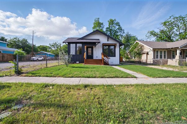 Backyard, Exterior, Facade, Farmhouse