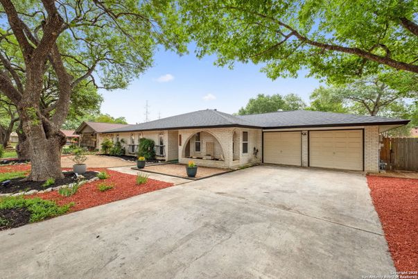 Attached, Exterior, Facade, Brick Facade, Ranch