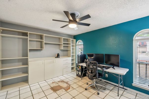 Home Office, Interior