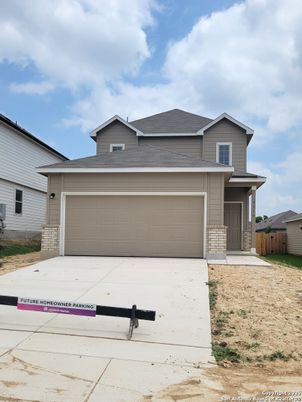Attached, Exterior, Facade, American Craftsman