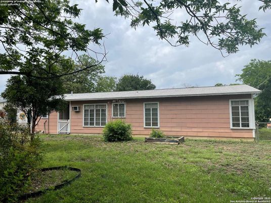 Backyard, Exterior, Facade, Ranch