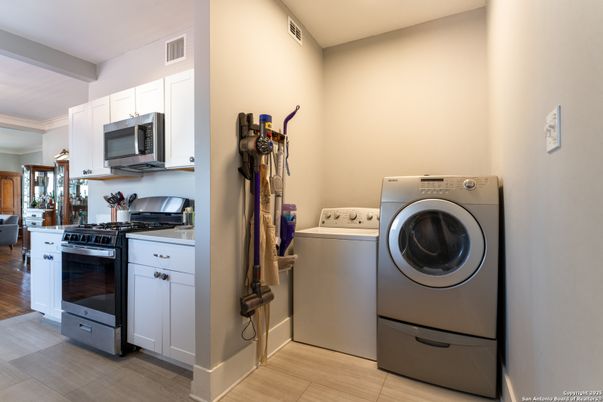Interior, Kitchen, Washer, Wood Texture Flooring