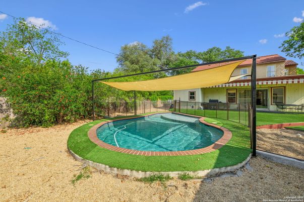 Exterior, Pool