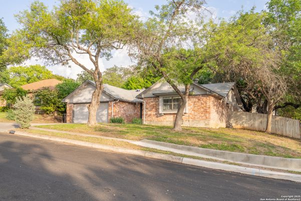 Attached, Exterior, Facade, Brick Facade, Ranch
