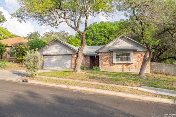 Exterior, Facade, Brick Facade, Ranch