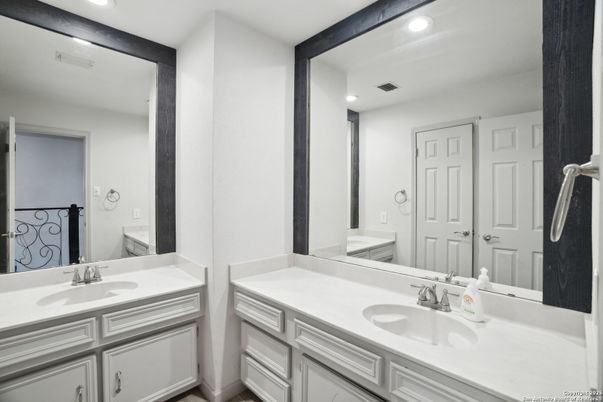 Bathroom, Dual Sink Vanities, Interior, Recessed Lighting