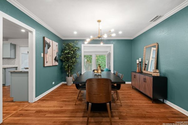 Dining room, Interior, Kitchen, Pendant Lights, Recessed Lighting, Wood Texture Flooring