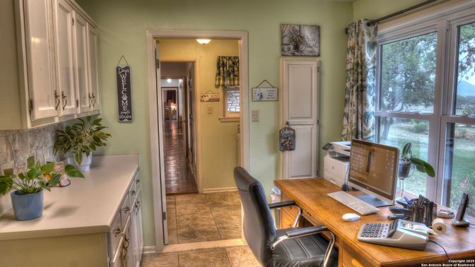 Home Office, Interior