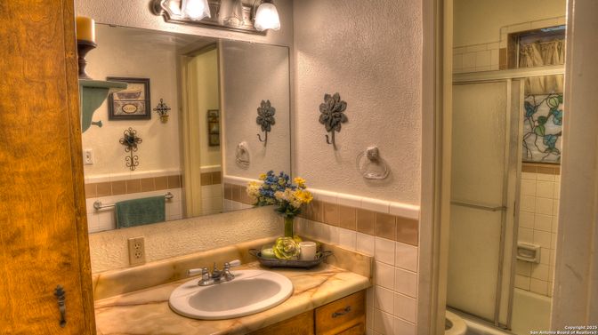 Bathroom, Interior, Tile Countertops