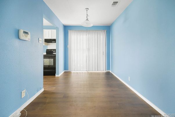 Empty room, Interior, Pendant Lights, Wood Texture Flooring