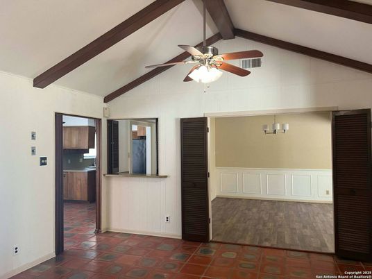 Empty room, Interior, Wooden Beams