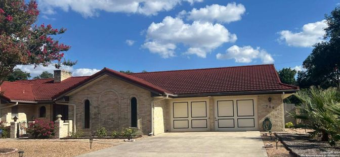 Attached, Exterior, Facade, Brick Facade, Ranch