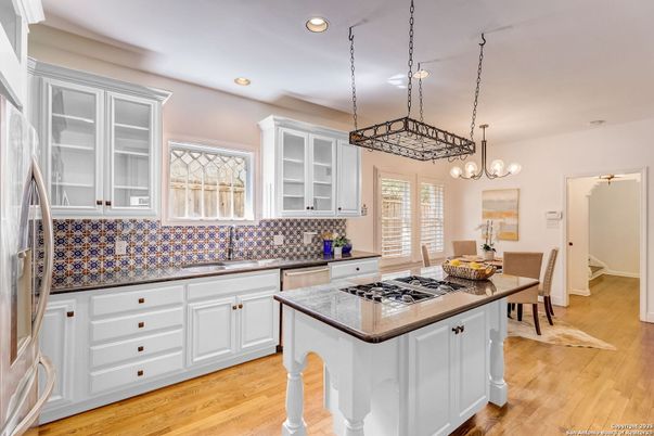 Dining room, Interior, Kitchen, Pendant Lights, Recessed Lighting, Wood Texture Flooring