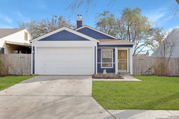 Attached, Exterior, Facade, Ranch
