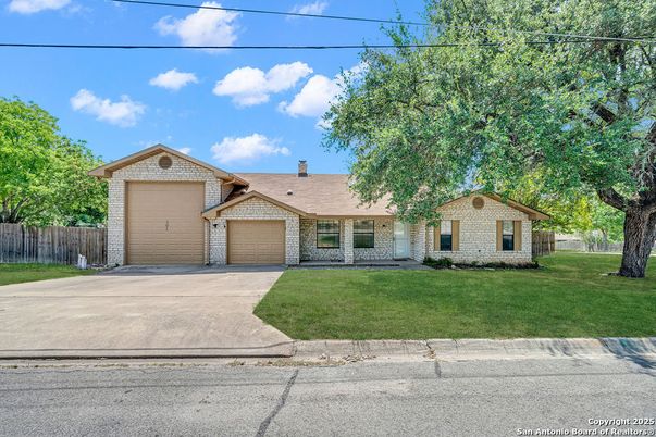 Attached, Exterior, Facade, Ranch