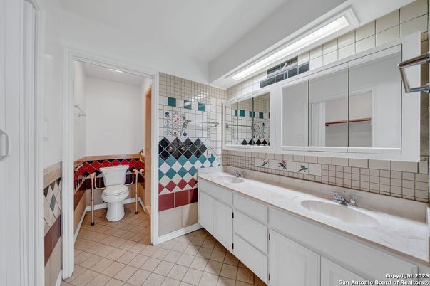 Bathroom, Dual Sink Vanities, Interior