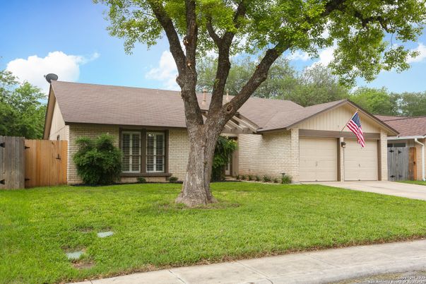 Attached, Exterior, Facade, Brick Facade, Ranch