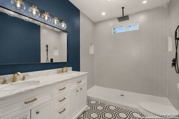 Bathroom, Dual Sink Vanities, Interior, Recessed Lighting