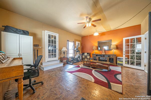 Home Office, Interior