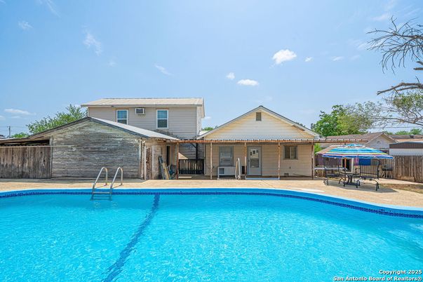 Exterior, Pool