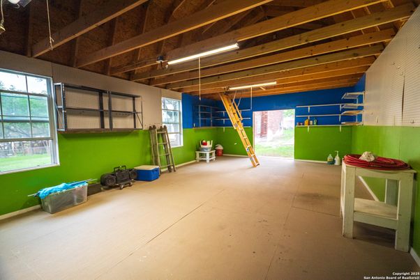 Empty room, Interior, Wooden Beams, Wooden Ceilings