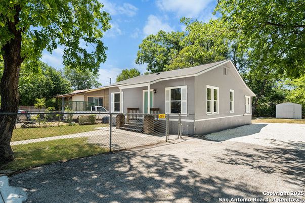 Backyard, Exterior, Facade, Ranch