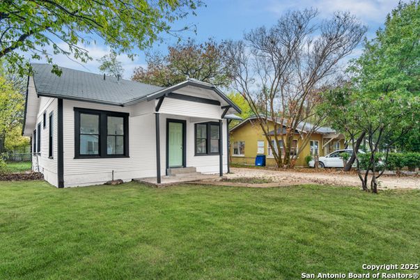 Backyard, Exterior, Facade, Ranch