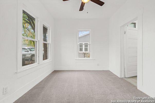 Empty room, Interior